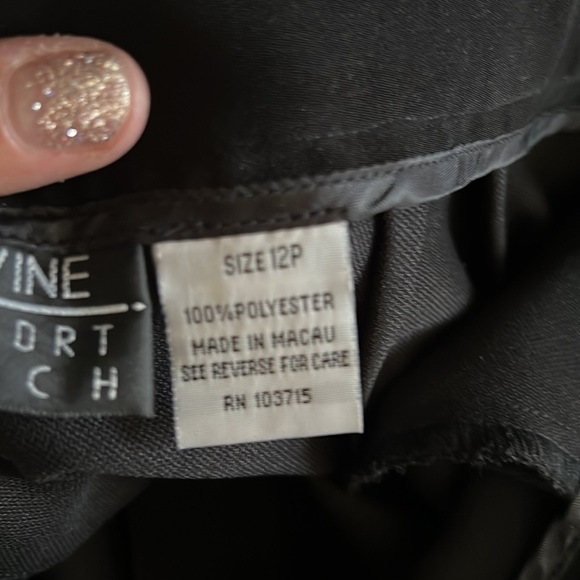 1 hour sale. Larry Levine, black slacks, petite sport stretch, 12P - Picture 4 of 6